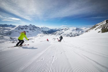 Skifahren im schneesicheren Skigebiet 